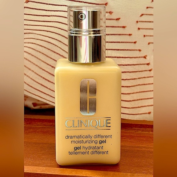 CLINIQUE DRAMATICALLY DIFFERENT MOISTURIZING LOTION NWT - Picture 2 of 4